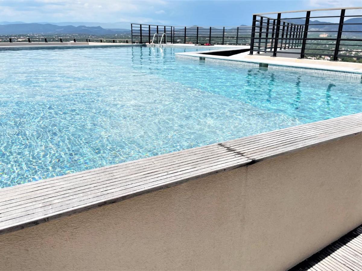 Tres Bel Appartement -Residence Avec Piscine Sur Le Toit Et Vue Panoramique Saint-Raphael  Luaran gambar