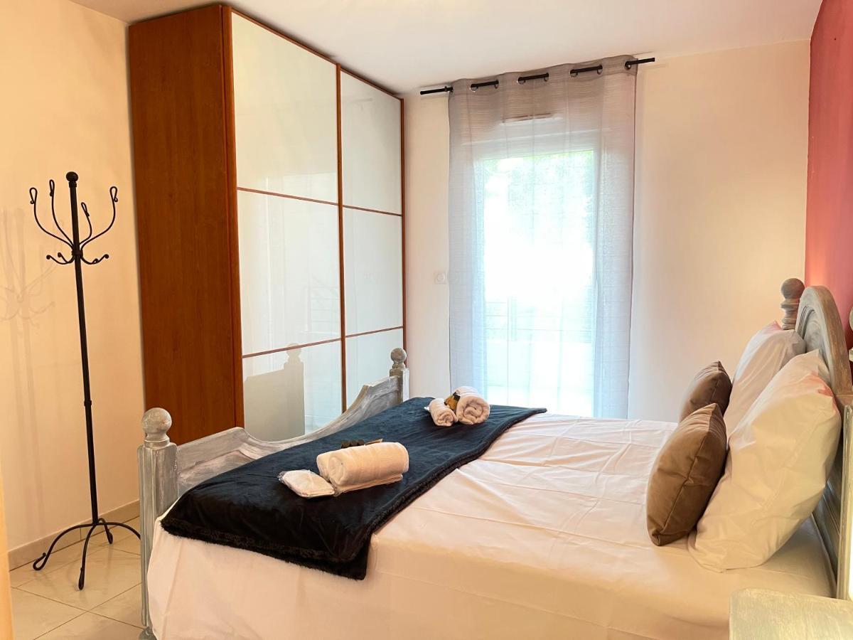 Tres Bel Appartement -Residence Avec Piscine Sur Le Toit Et Vue Panoramique Saint-Raphael  Luaran gambar